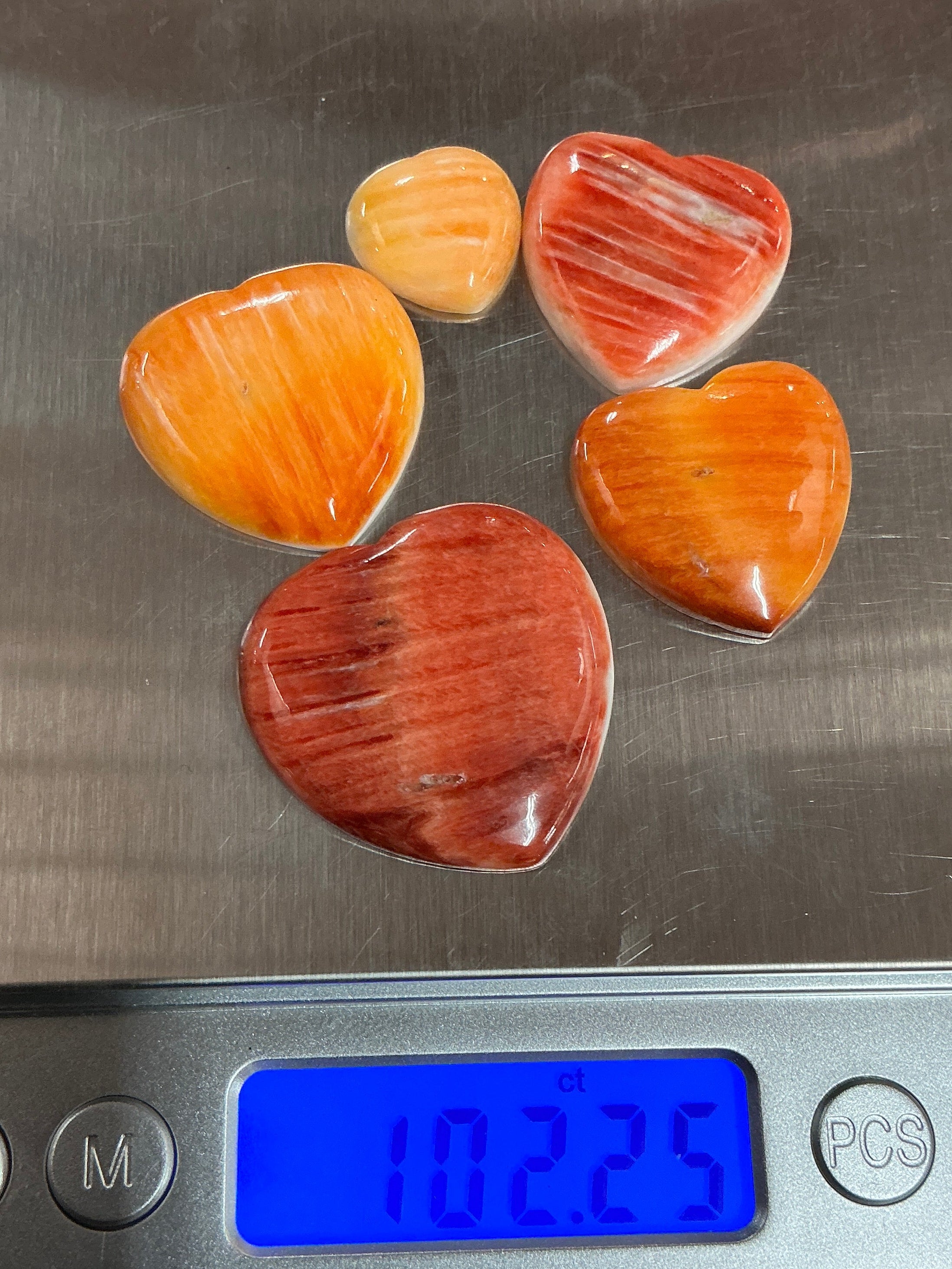 100 CTS SPINY OYSTER CABOCHONS HEARTS Lot 1