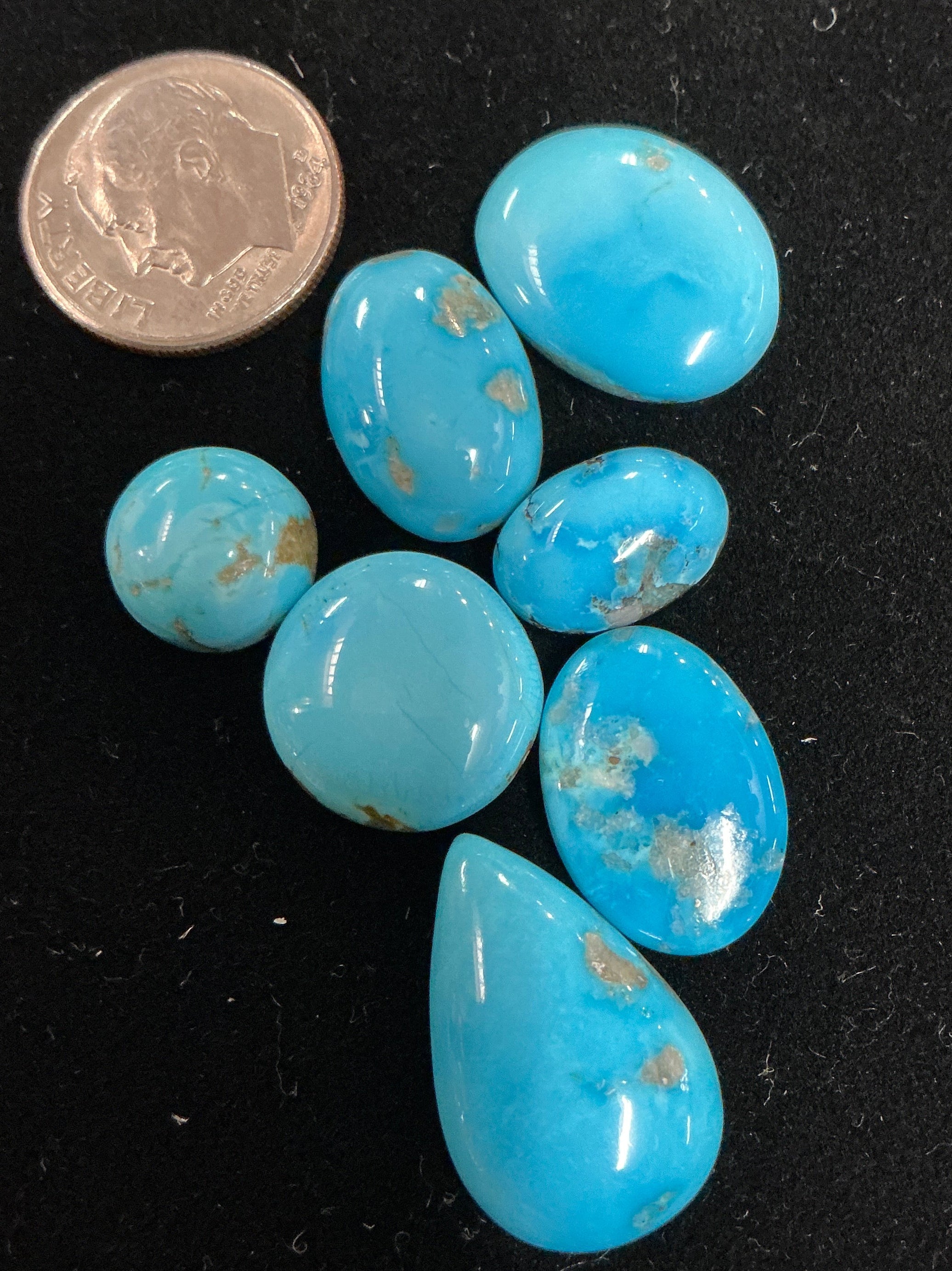 50 CARATS PERSIAN TURQUOISE CABOCHONS Lot 11