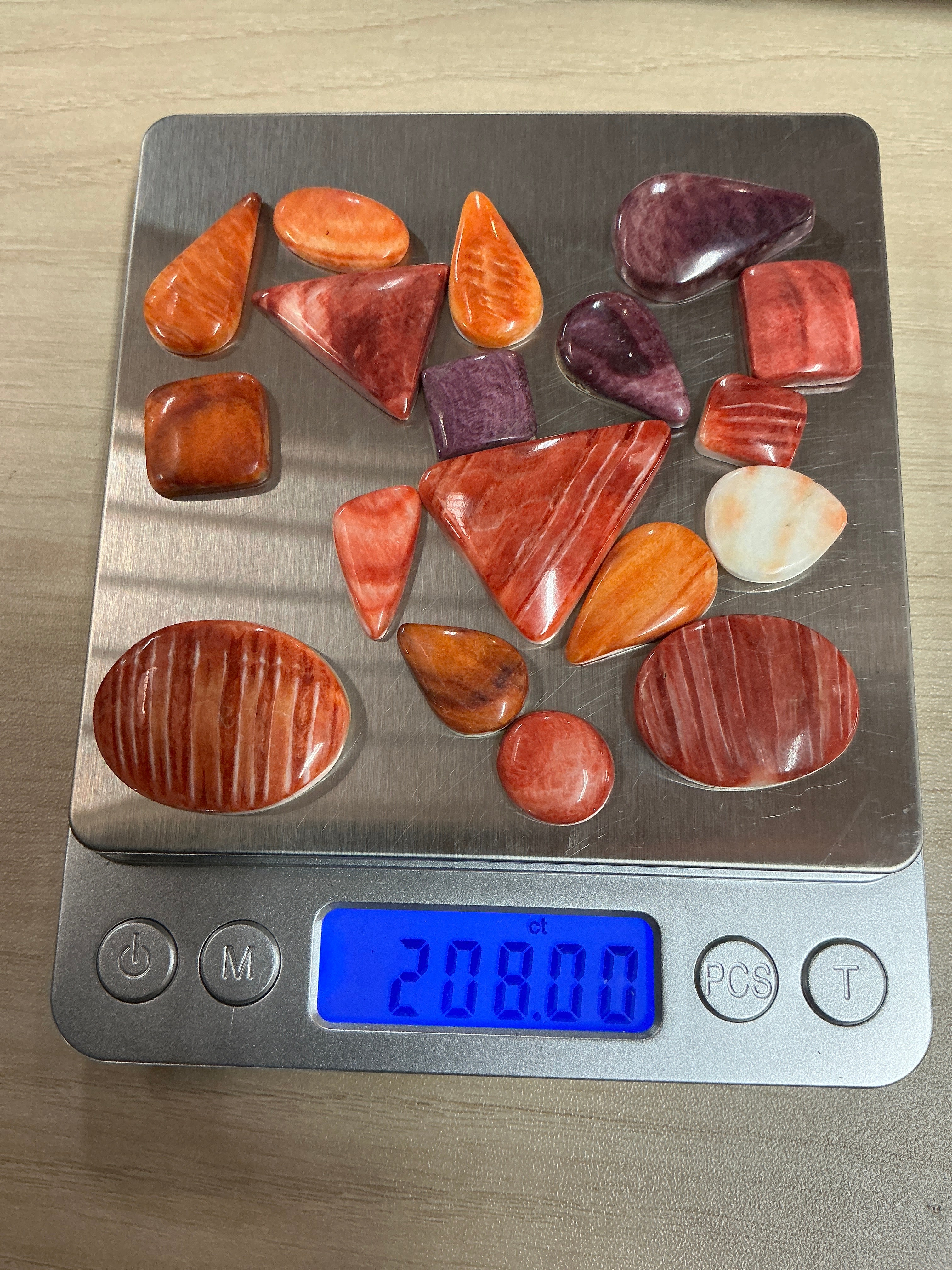 200 CARATS SPINY CABOCHONS. Lot 5. $139.