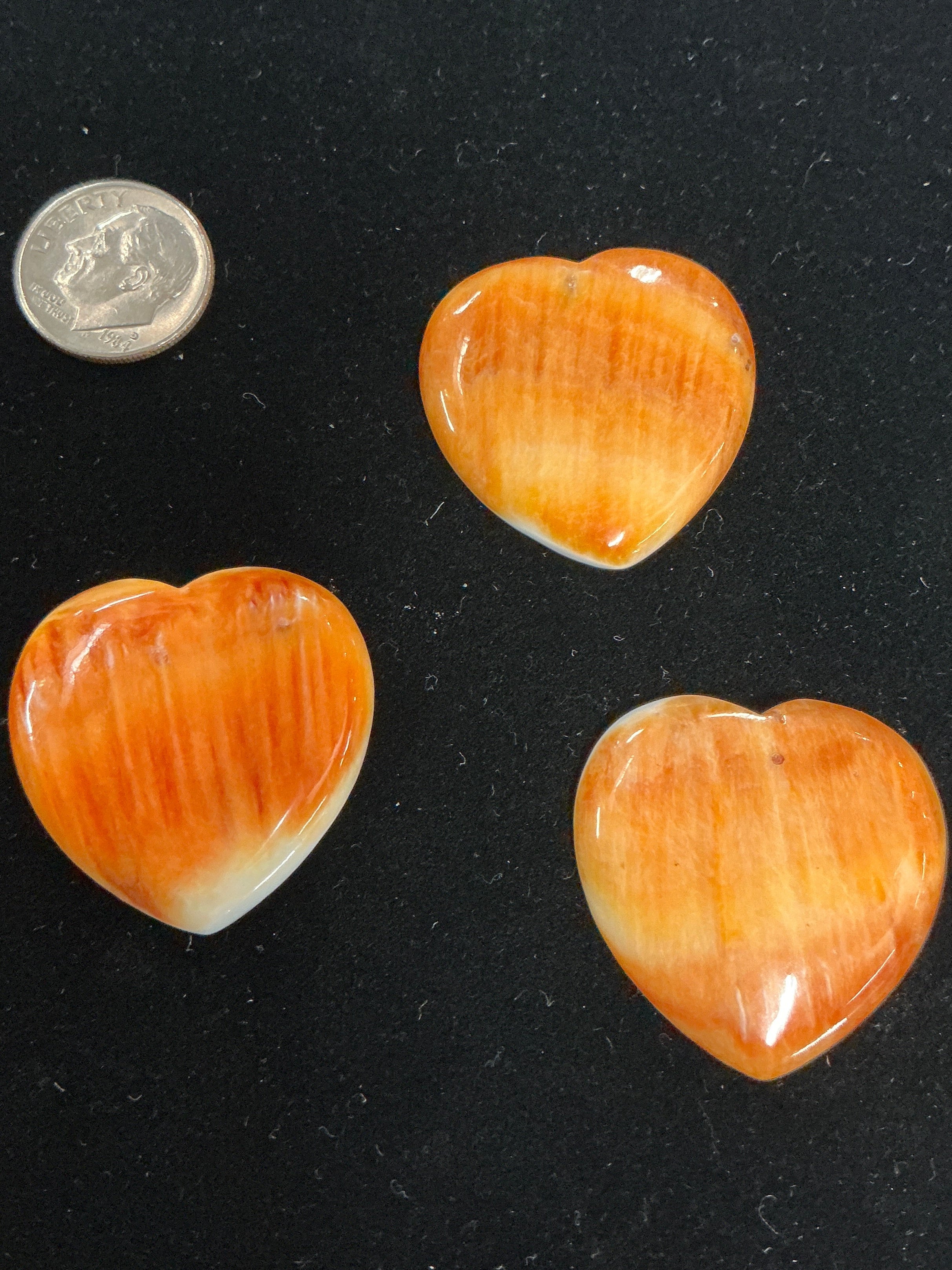 100 CTS SPINY OYSTER CABOCHONS HEARTS Lot 10