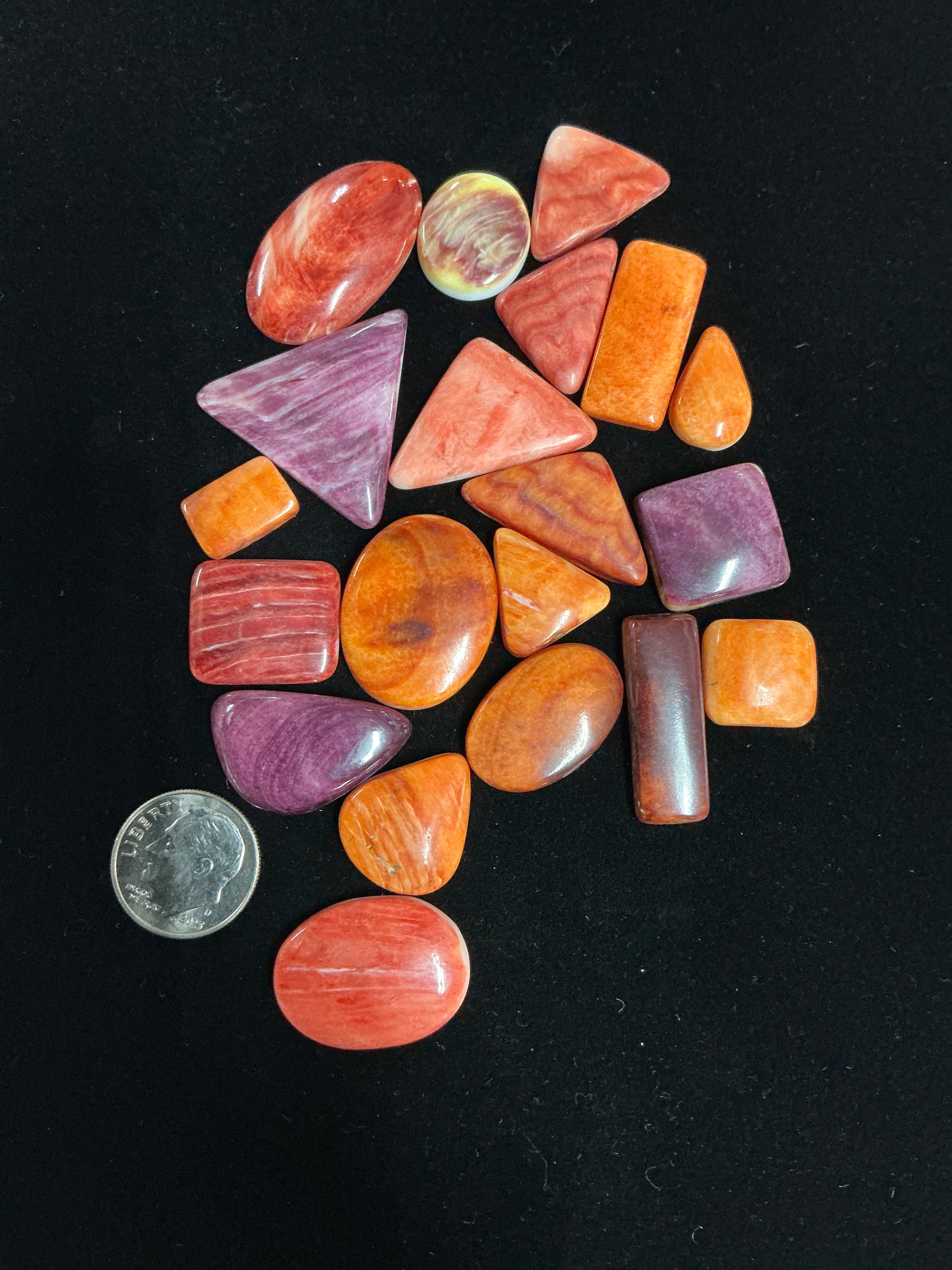 200 CARATS SPINY CABOCHONS. Lot 4. $139.