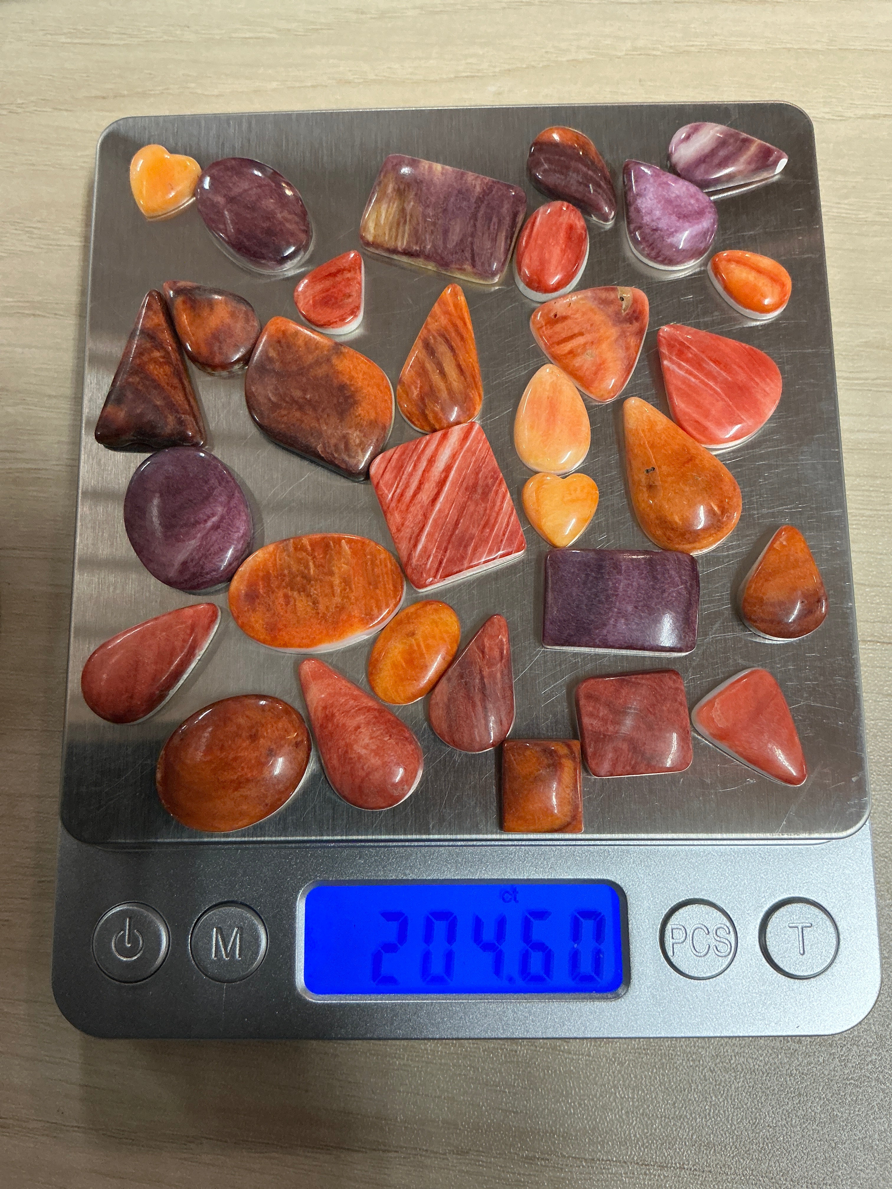 200 CARATS SPINY CABOCHONS. Lot 3. $139.