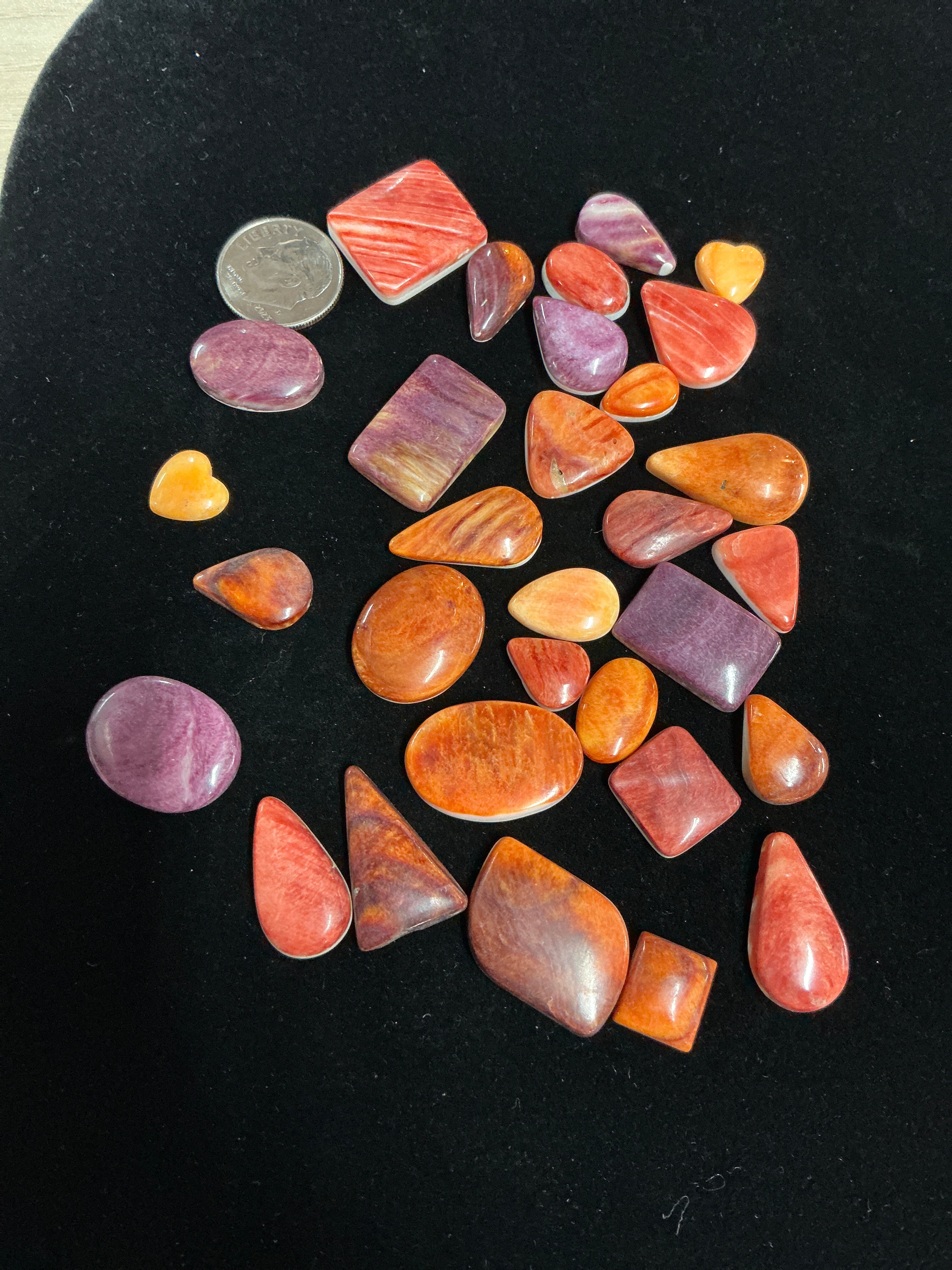 200 CARATS SPINY CABOCHONS. Lot 3. $139.