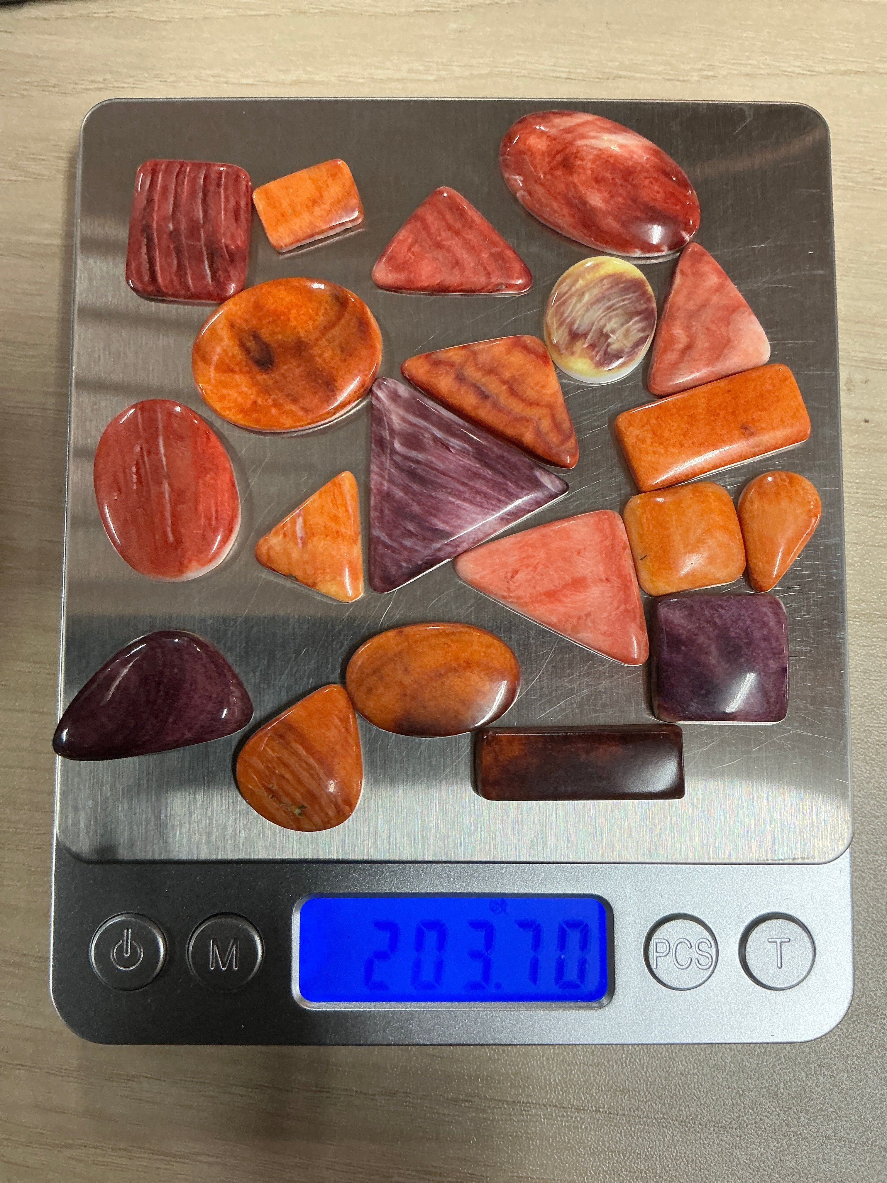 200 CARATS SPINY CABOCHONS. Lot 4. $139.